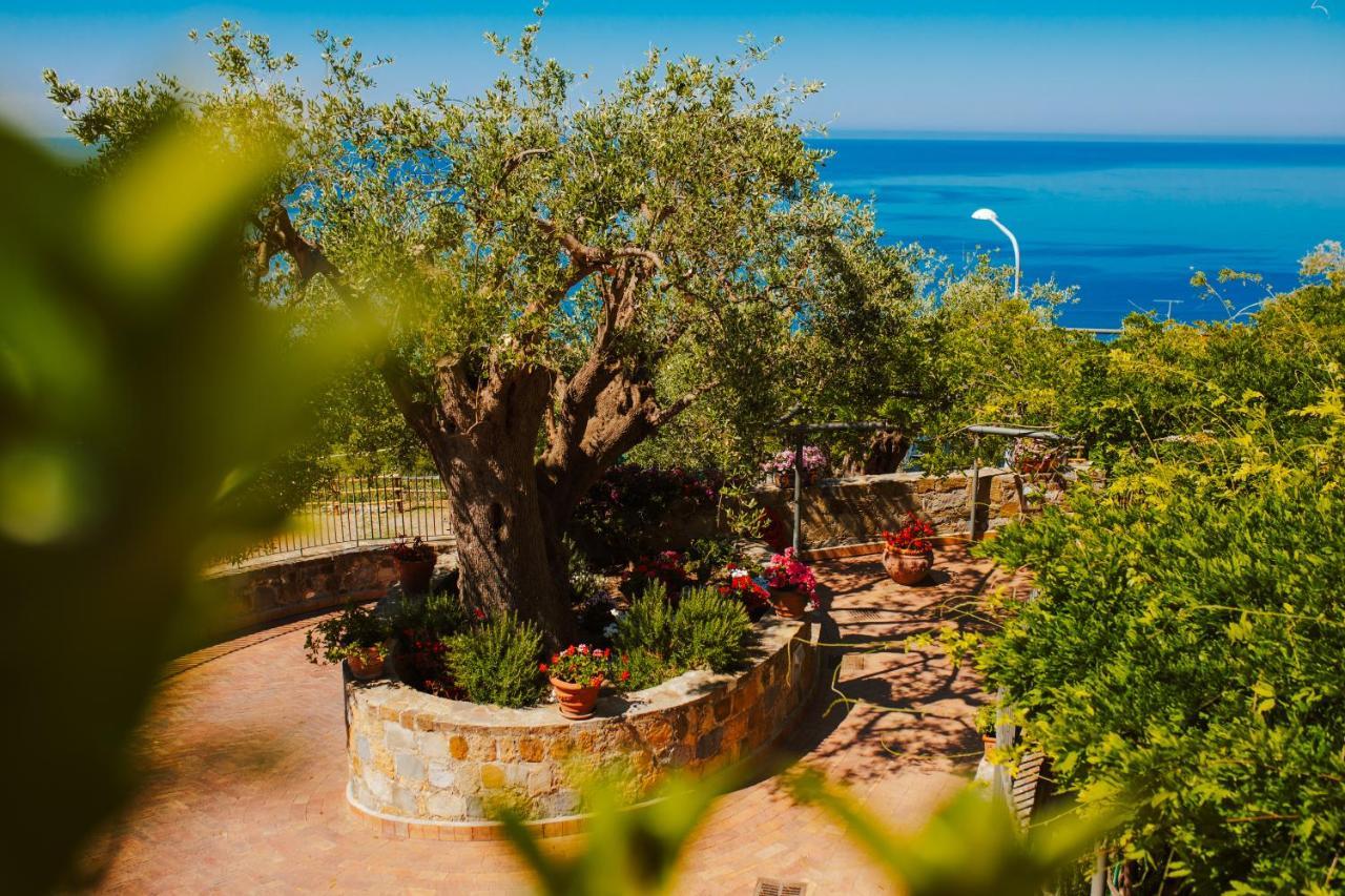 Aparthotel Residenza Golfo Degli Ulivi Caprioli Zewnętrze zdjęcie